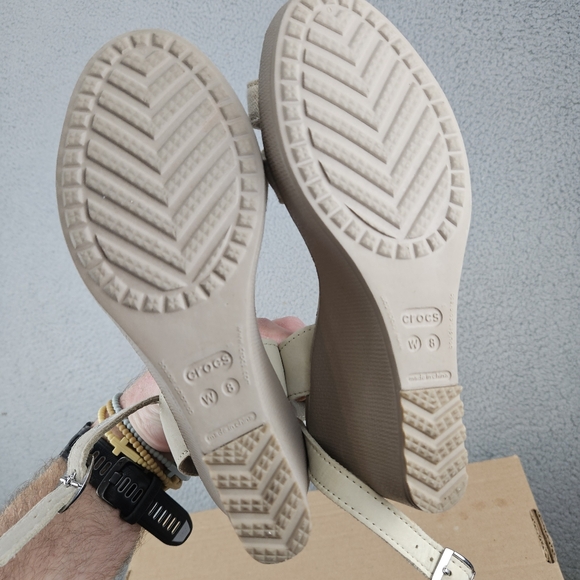 Crocs Leigh II Crossstrap Wedge Sandal Women's Size 8 Oatmeal/Mushroom EUC NWOT - Picture 5 of 5